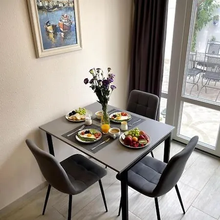 Lux Jardin, 2, Torrevieja * Alicante